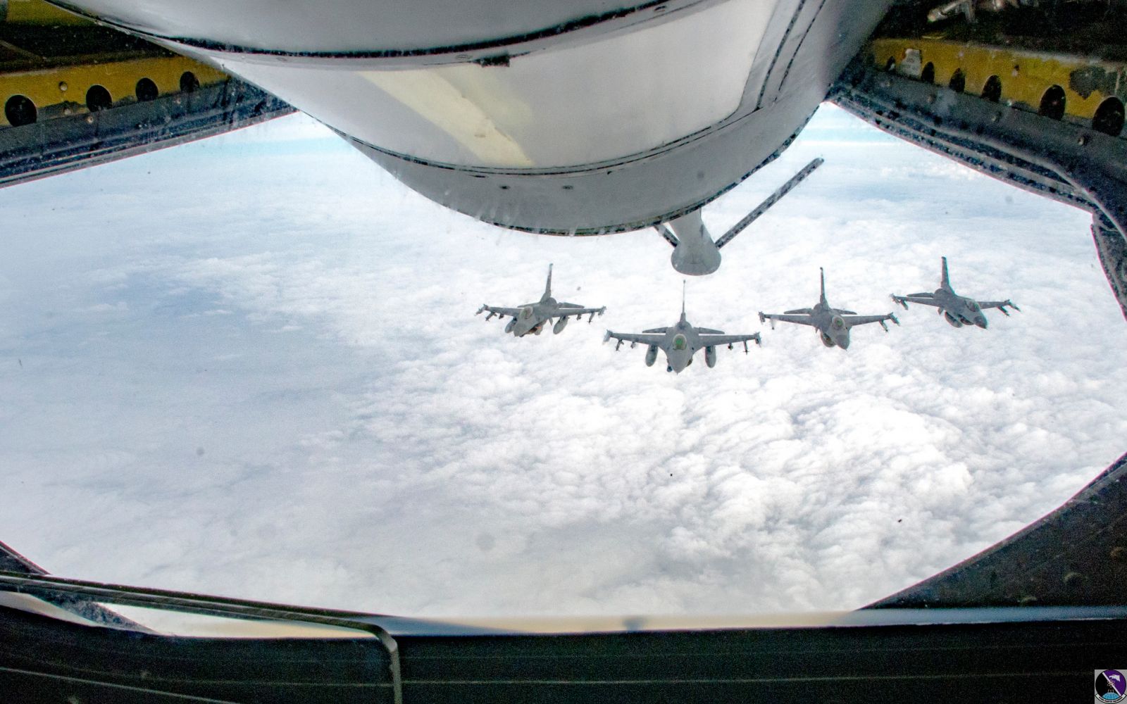 F-16 pilots, KC-135 crews team for mid-air refueling training